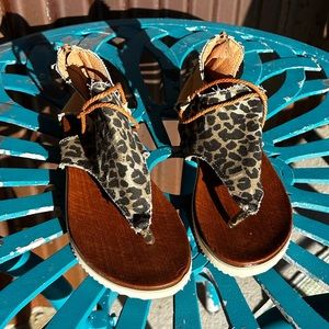 Leopard Flat gladiator Sandals